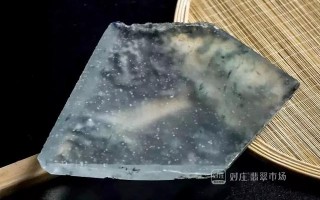 太神奇了，翡翠里竟然会下“雪”？什么是木那翡翠？