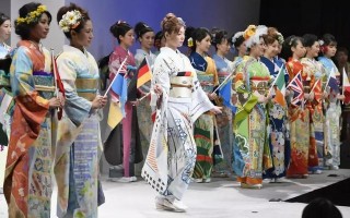 日本翡翠和缅甸翡翠和缅甸翡翠有什么区别，写着缅甸翡翠就是真的吗,日本的和服设计
