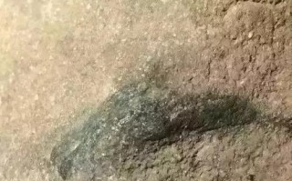 关于翡翠蟒带的一些小知识，学会这些知识在下手带着外皮的翡翠原石