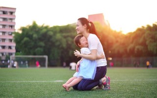 妈妈戴什么项链好看一点,妈妈戴什么黄金项链好看