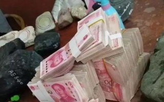 带70万首次赌石却大获全胜！小伙给女友买到真玉手镯！