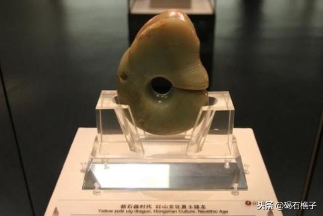 天津文化大街翡翠加工定制「黄玉猪龙与翡翠蝈蝈白菜」  第2张