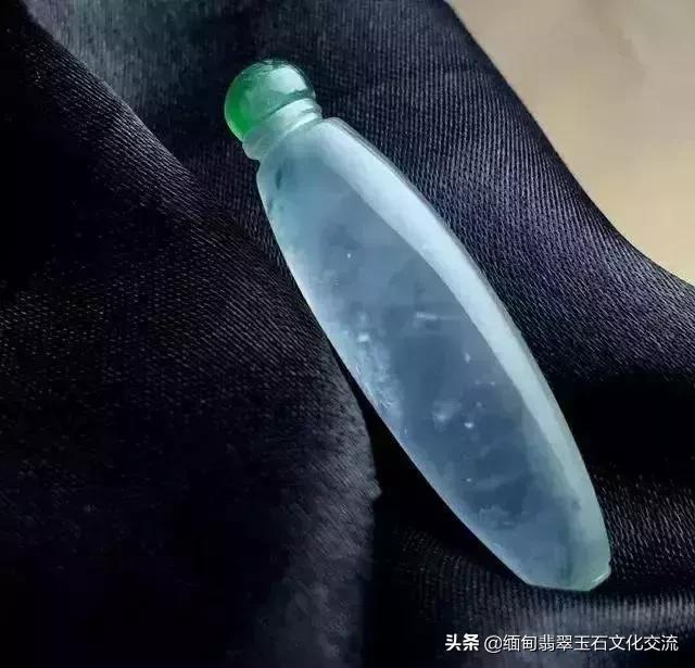 老大爷嫌翡翠的水头不太好，用水一泡后却发黄  第30张