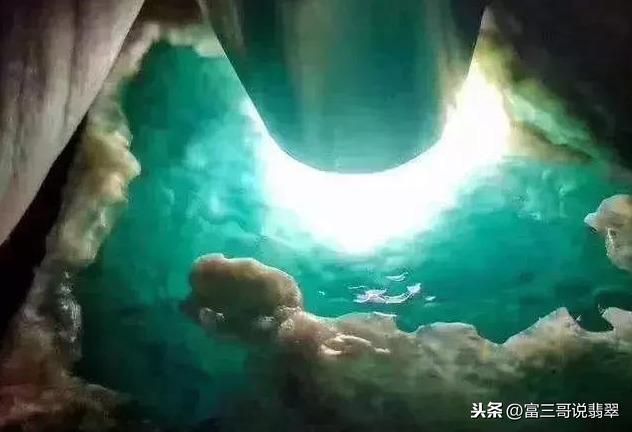 蓝水翡翠和蓝水翡翠有什么区别？  第1张