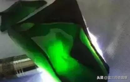 翡翠赌石的技巧，怎么辨别翡翠毛货的价值较低  第8张