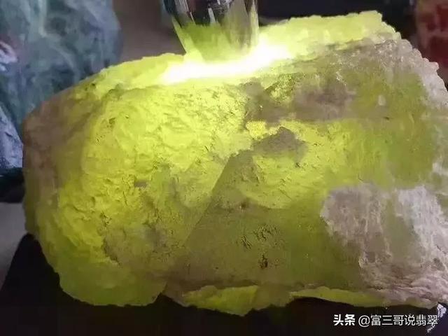 怎么辨别翡翠原石皮壳  第5张