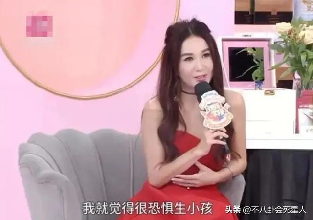 盘点娱乐圈没生孩子的女星，刘晓庆上榜，最后一位令人心疼  第59张