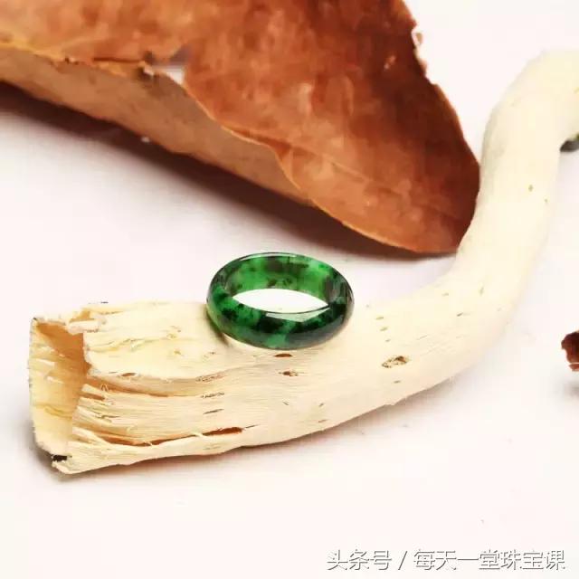 佩戴翡翠有什么好处？  第9张