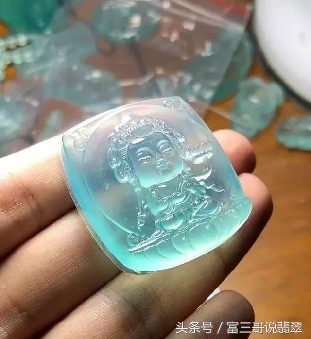 蓝水翡翠和普通翡翠有什么区别？  第9张