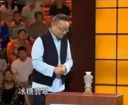 王刚《鉴宝》的翡翠宝瓶，鉴定价280万，但凭啥说它是清代的？  第2张