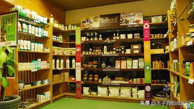 化妆品展示柜设计方案图(化妆品展示柜怎么装饰)  第6张