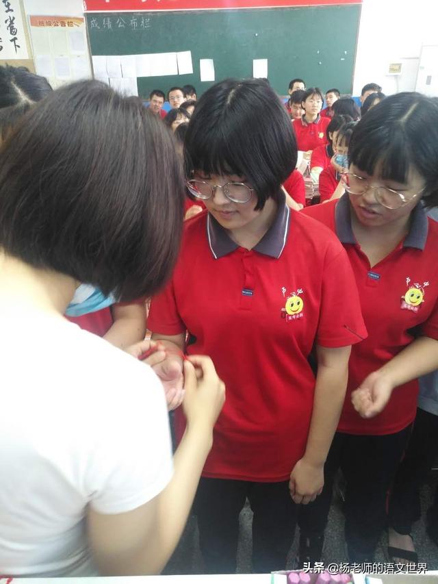 2023红绳戴在右手还是左手,女生红绳戴左手还是右手