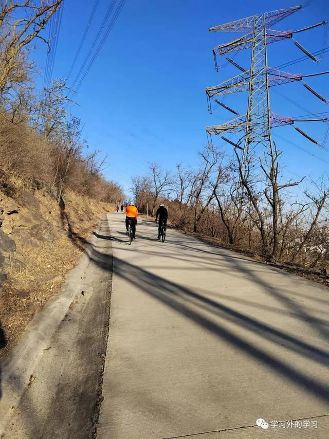 白水晶石头有什么用途,长在石头上的水晶