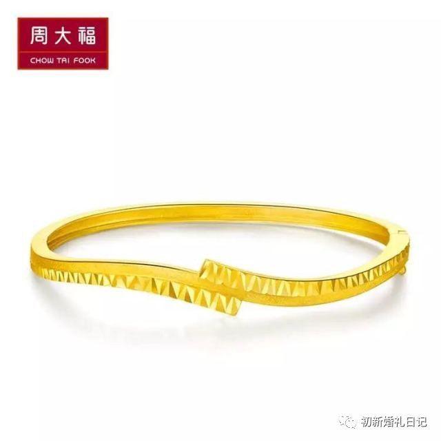 戴黄金吊坠配什么耳环和戒指好,黄金戒指配什么饰品  第28张