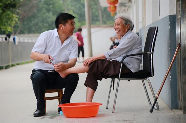 给老人买什么银首饰比较好,适合老人的银首饰  第2张