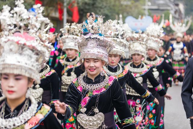 什么民族爱戴银饰呢,什么族爱戴银饰  第2张