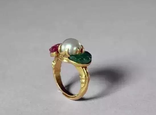 汉代的戒指镶什么石头,古代的戒指叫什么