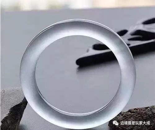 你有玻璃种吗？顶级玻璃种翡翠长什么样？-第10张图片-