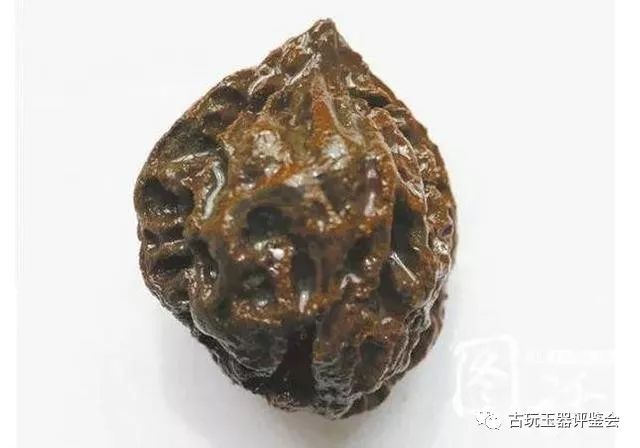 这座古墓的发现将改写文玩史！4600年前的核桃还包了浆