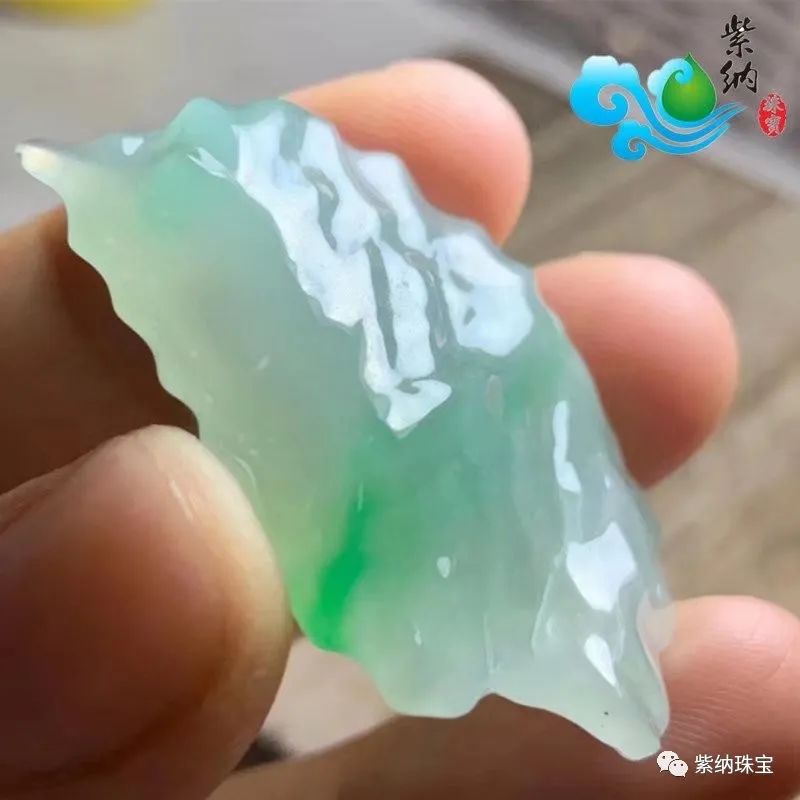 应该佩戴怎样的翡翠吗？你知道不同年龄段的人，要怎么带吗？-第1张图片-