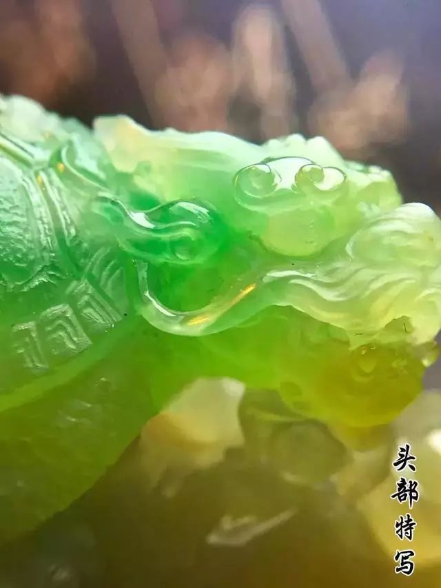 起货盼君荣归摆件，惊艳四座！一块大马坎黄加绿翡翠原石直接变身-第8张图片-