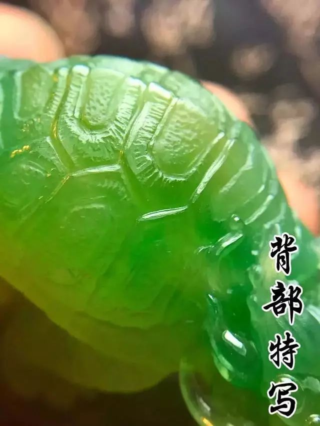 起货盼君荣归摆件，惊艳四座！一块大马坎黄加绿翡翠原石直接变身-第10张图片-