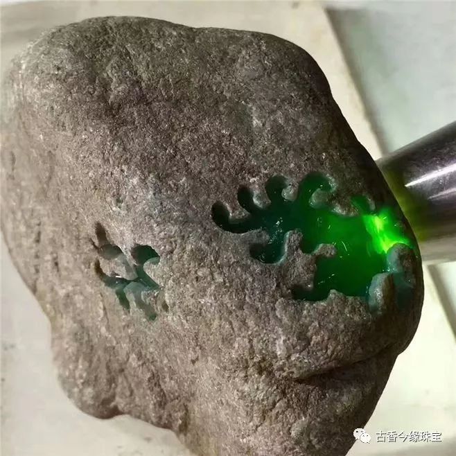 翡翠原来贵在这！小小蛋面却常常爆出天价？-第4张图片-