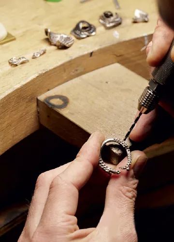 你了解玫瑰珠宝吗？看看Dior玫瑰珠宝诞生的11个步骤-第3张图片-