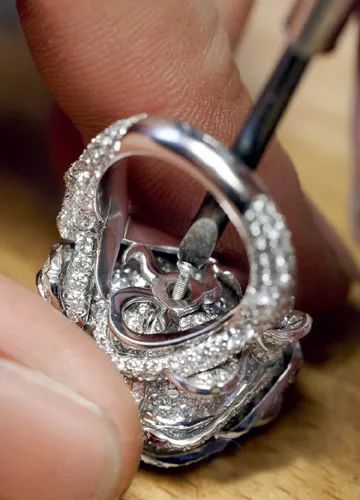 你了解玫瑰珠宝吗？看看Dior玫瑰珠宝诞生的11个步骤-第6张图片-