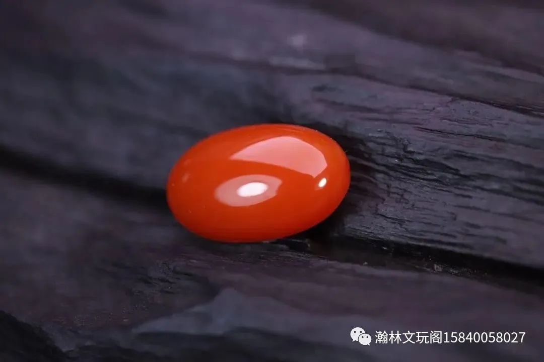 南红是珠宝还是文玩？光彩夺目经久不变的南红怎么入手？