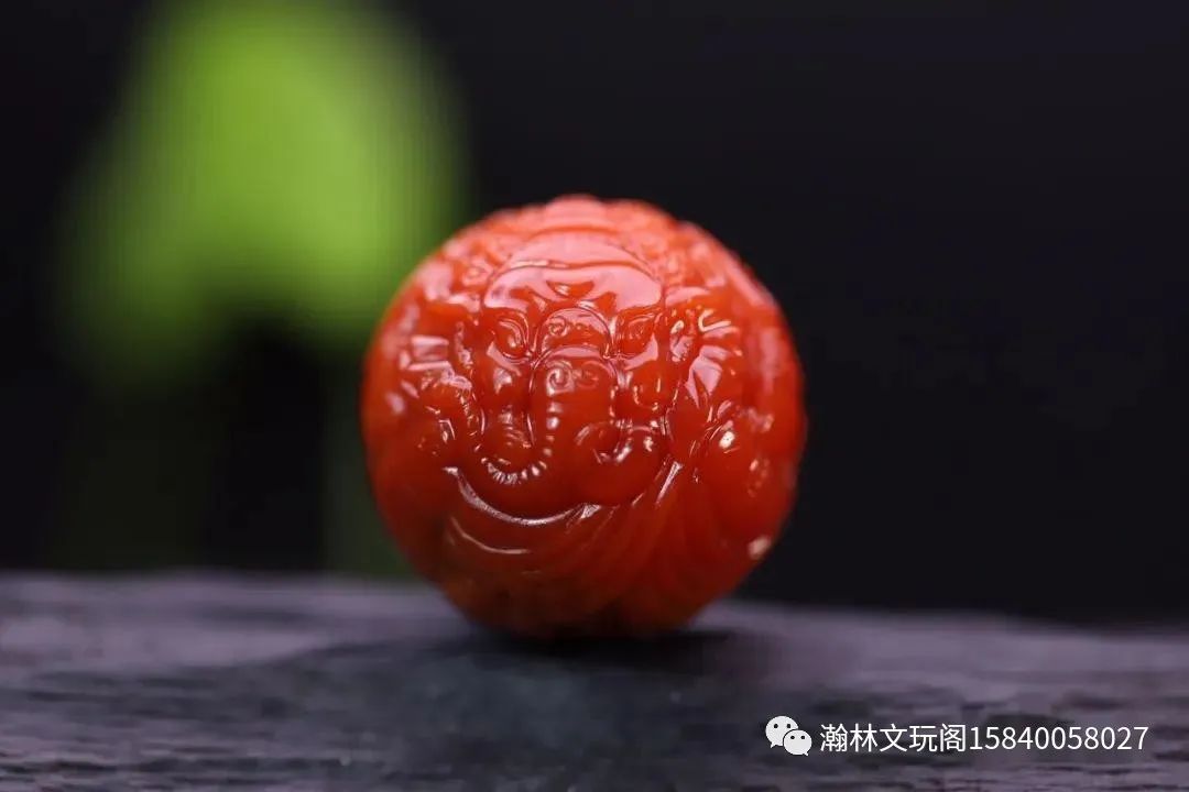 南红是珠宝还是文玩？光彩夺目经久不变的南红怎么入手？