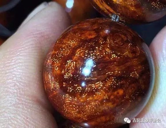 见过罕见的金丝螺旋纹吗？花12万赌一坨紫檀根瘤料值不值？