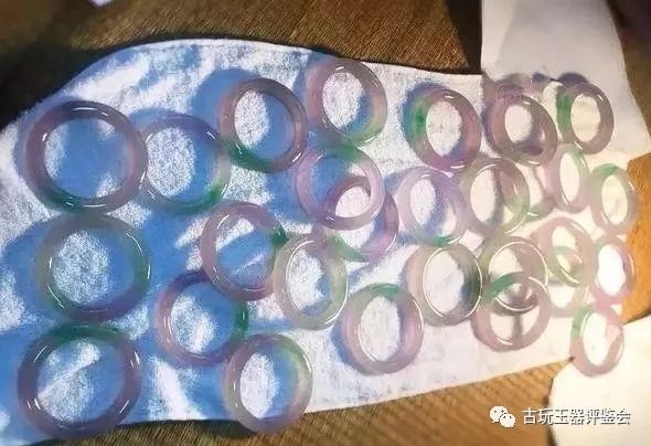 带70万首次赌石却大获全胜！小伙给女友买到真玉手镯！-第5张图片-