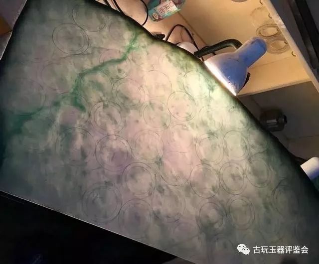 带70万首次赌石却大获全胜！小伙给女友买到真玉手镯！-第3张图片-