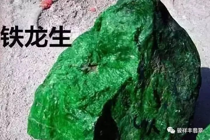 这种也是满绿，但是价值却一言难尽！避开满绿翡翠陷阱-第2张图片-