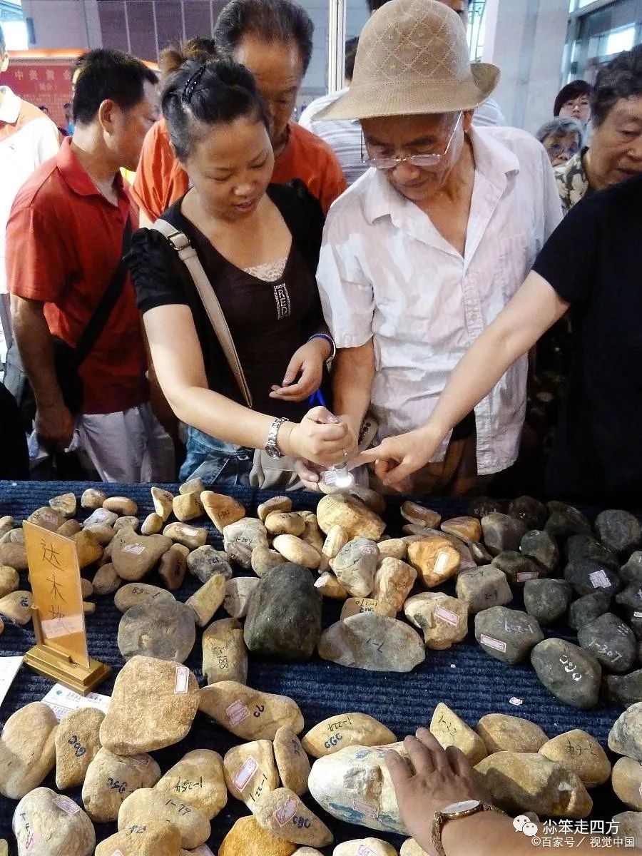 揭秘一刀天堂一刀地狱的神秘面纱——翡翠原石的切割秘诀-第3张图片-