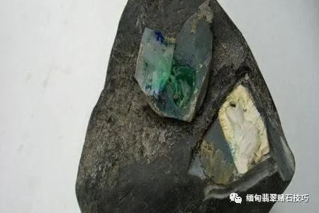 你的眼睛擦亮没？翡翠原石造假方式变幻莫测！-第4张图片-