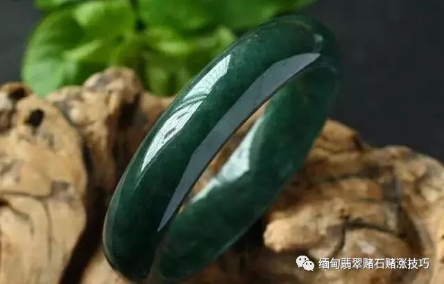 油青翡翠价值多少？油青翡翠是什么？-第2张图片-