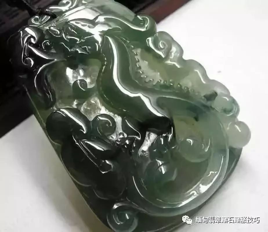 油青翡翠价值多少？油青翡翠是什么？-第4张图片-